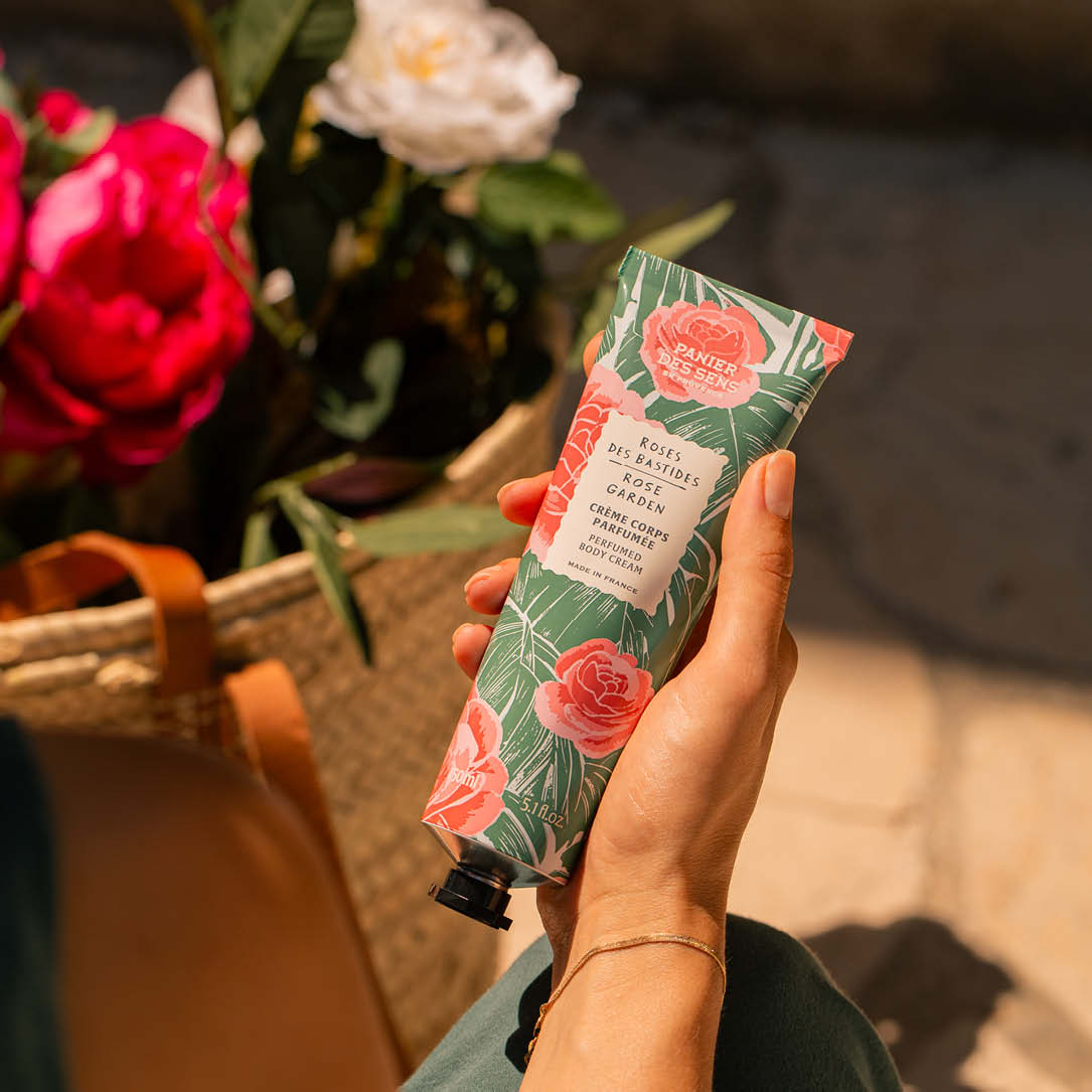 Crema corporal perfumada - Rose Garden, 5,1 onzas líquidas - Cuidado corporal - Panier des Sens EE. UU.